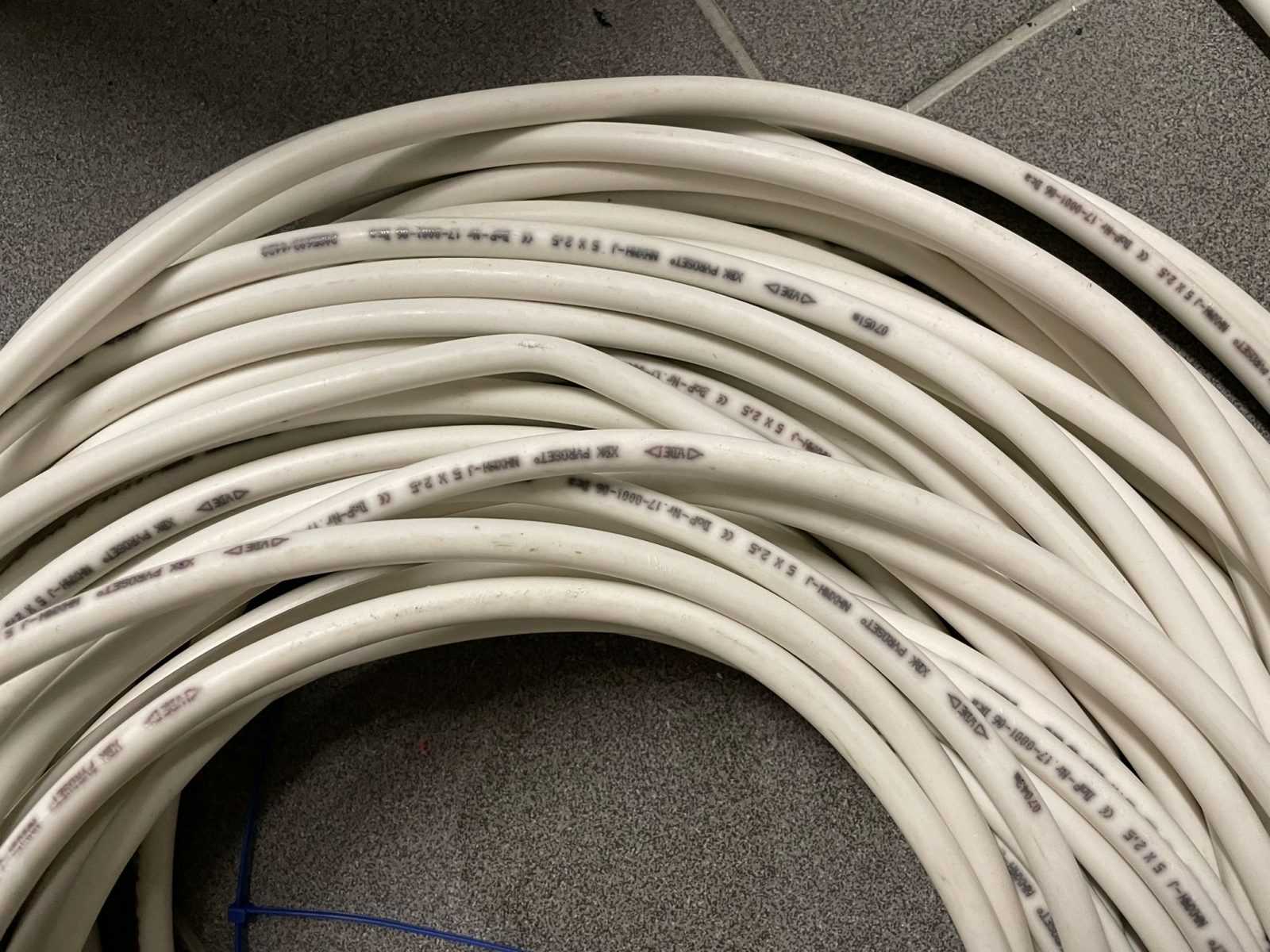 Installatiekabel voor een technisch project