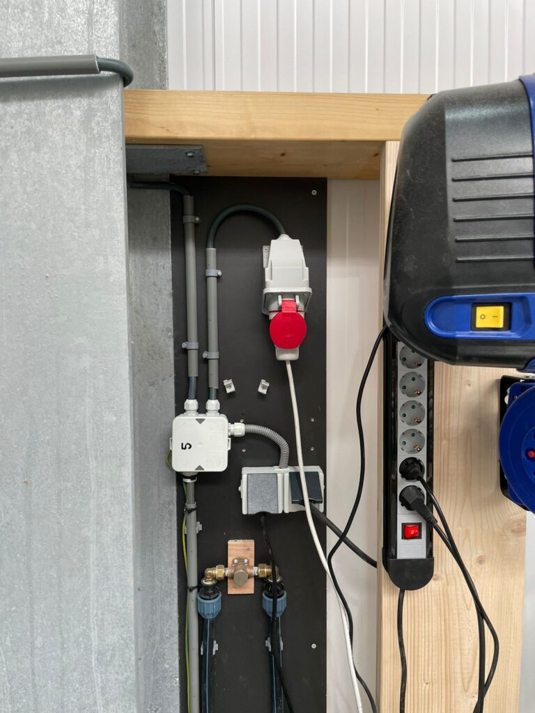 Krachtstroomaansluiting voor een houtzagerij in Harlingen